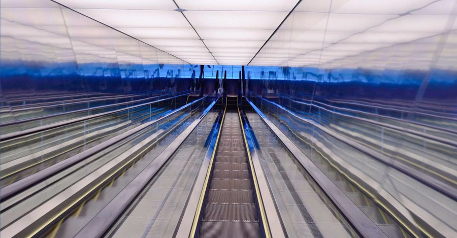 自動(dòng)人行電梯